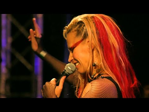 Anna and the Barbies feat. Kardos-Horváth Janó - Ünnepélyesen fogadom - Live @ ZP [4] [HD]