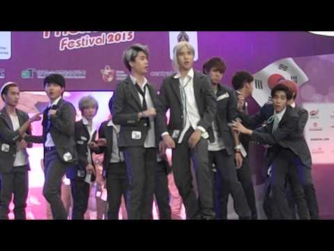 15.11.2015 SEVEN SCENE cover 만세(MANSAE) SEVENTEEN @ TKFF 2015 at Central World