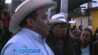 preview picture of video 'MORADORES DE YAONAHUAC SE MANIFIESTAN EN CONTRA DEL EDIL SALIENTE POR OBRAS INCONCLUSAS.'
