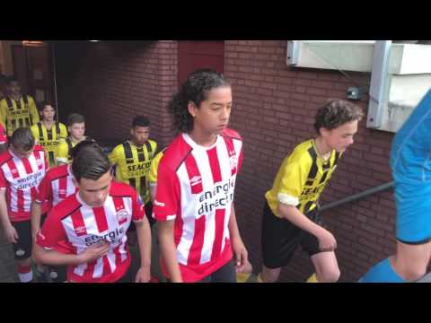 29-4-2017 Opkomst PSV O15 en VVV O15