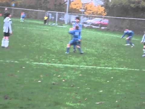 Menno zet SSV65 E2 op 1-1 tegen Veere E1