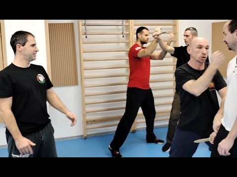 A kés elleni harc - Önvédelmi edzés sorozat Veszprém vármegyében.