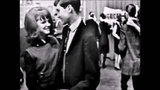Marty Robbins - Sometimes I'm Tempted