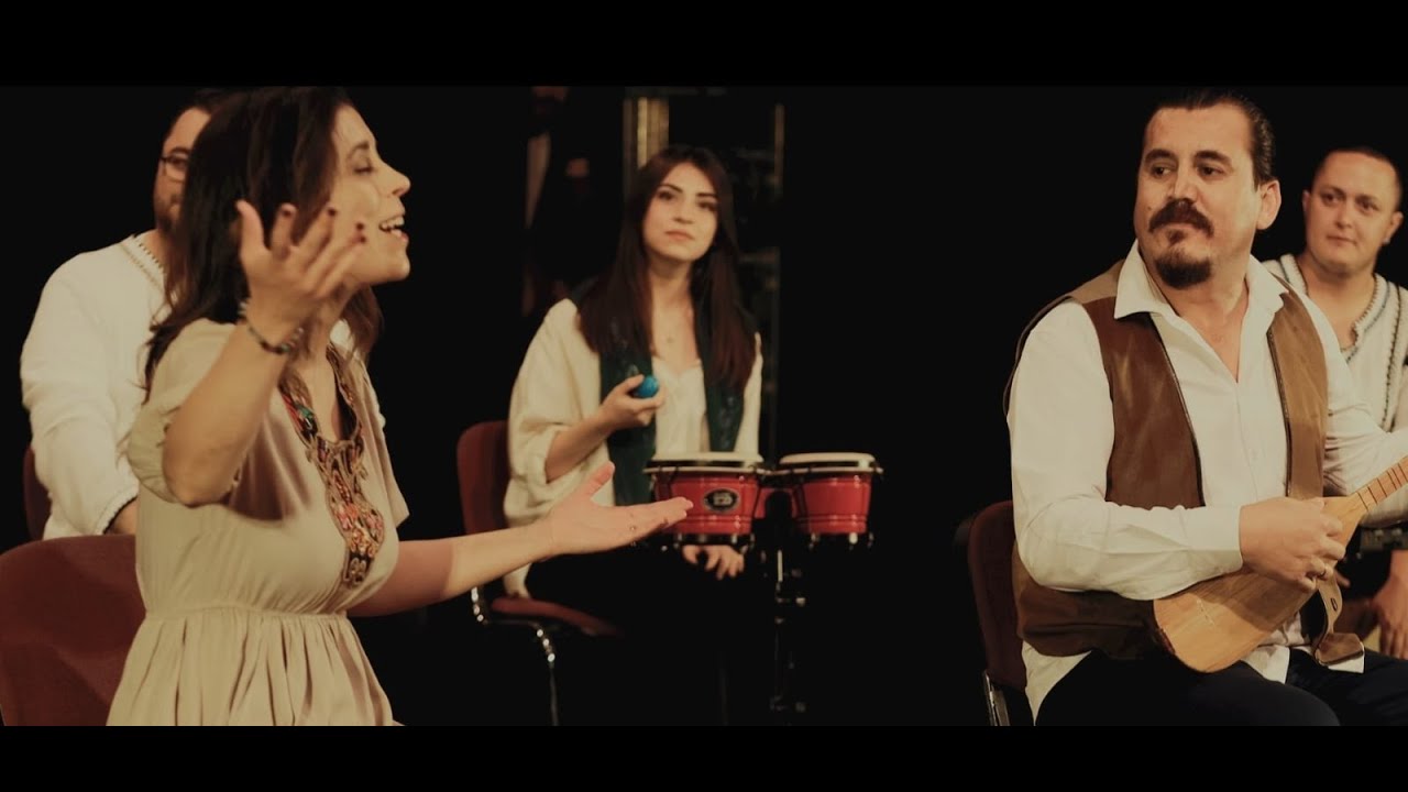 Bir Taş Attım Çaya Düştü