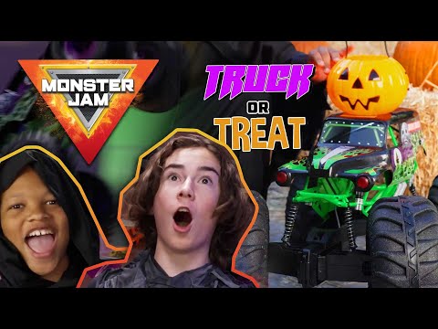 TRUCK Or Treat! 🎃🍭 MONSTER JAM Halloween - Revved Up Recaps Episode 1