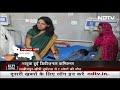 Lakhimpur Kheri में सड़क दुर्घटना में घायल बच्चे को देखकर भावुक हुईं  डिवीजनल कमिश्नर | City Centre - Video