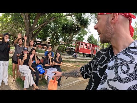 Girls in the Philippines have no shame at all! Davao 🇵🇭