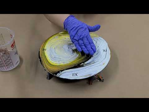 Acrylic pour on a vinyl record - DIY clock project