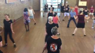 LUCKY LUCKY COUNTRY BEGINNER lINEDANCE