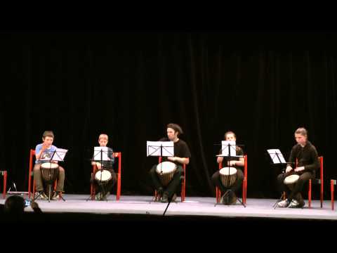 Hra na djembe - LÉTAJÍCÍ ZÁMEK - ochránci a hrdinové