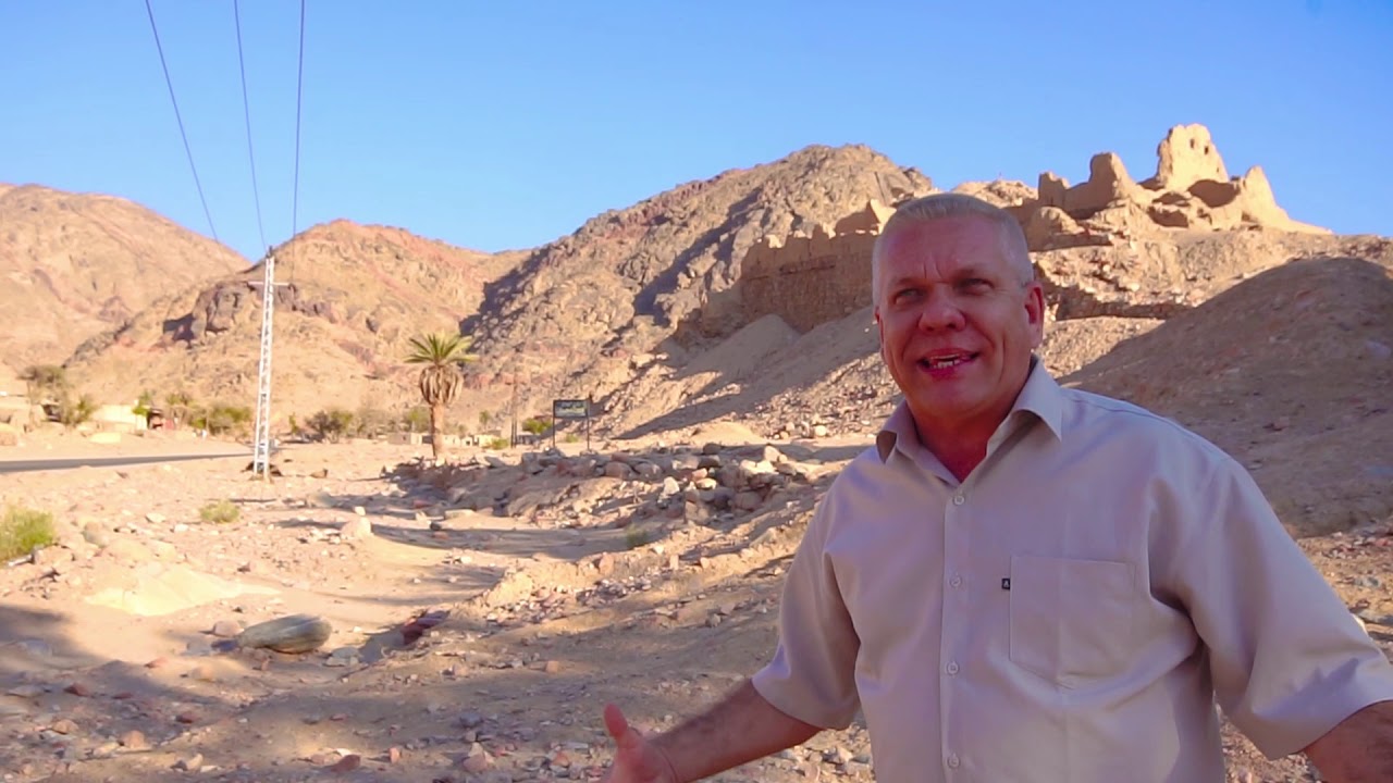 Meribá onde Moisés feriu a rocha e saiu aguá e levantando as mãos venceu os Amalequitas. Ex 17