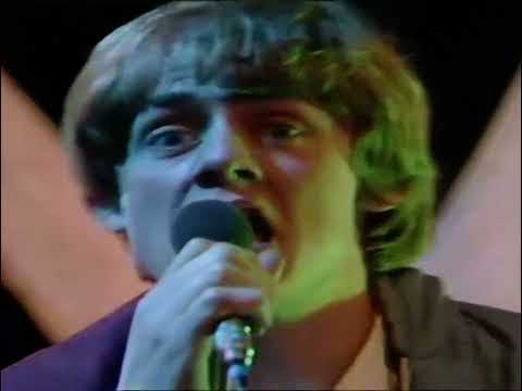 Graham Fellows - Jilted John (on Top Of The Pops, 10/8/1978)