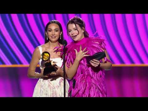 THE UNOFFICIAL BRIDGERTON MUSICAL Wins Best Musical Theater Album | 2022 GRAMMYs Acceptance Speech
