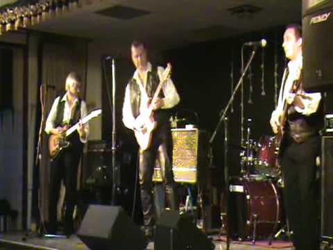 The Stingrays at Radcliffe-on-trent rock'n'roll club (song 4) 2009