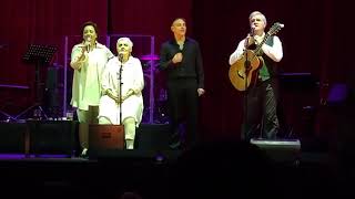 Acústico: Qué pasará mañana, Aquellas pequeñas cosas, Un viejo amor (El Consorcio, nov. 2019).