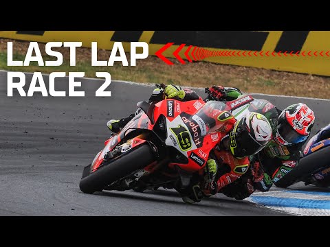 Rea vs Bautista in a SENSATIONAL FINAL LAP in Race 2 | #EstorilWorldSBK