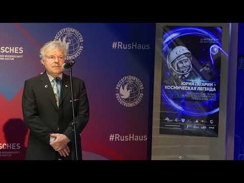 Juri Gagarin erster Mensch im Weltraum - Ausstellung Astronaut Ewald in Berlin im Russischen Haus