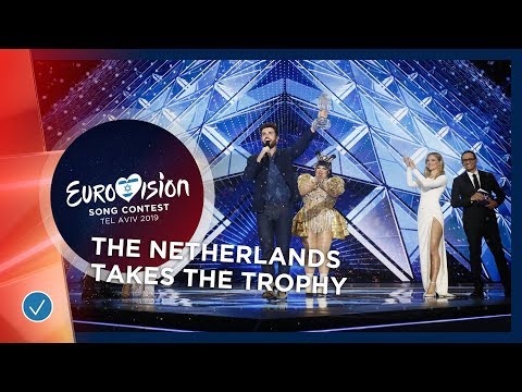 Duncan Laurence takes the Eurovision Trophy! 🇳🇱 - Eurovision 2019