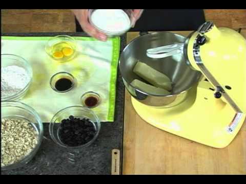 Crispy Chewy Oatmeal Raisin Cookies | SPLENDA® Recipes