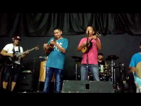 Aluno Matheus tocando com Biro do Cavaco Chiquinho dos Santos Emerson Brasa e Kiko.