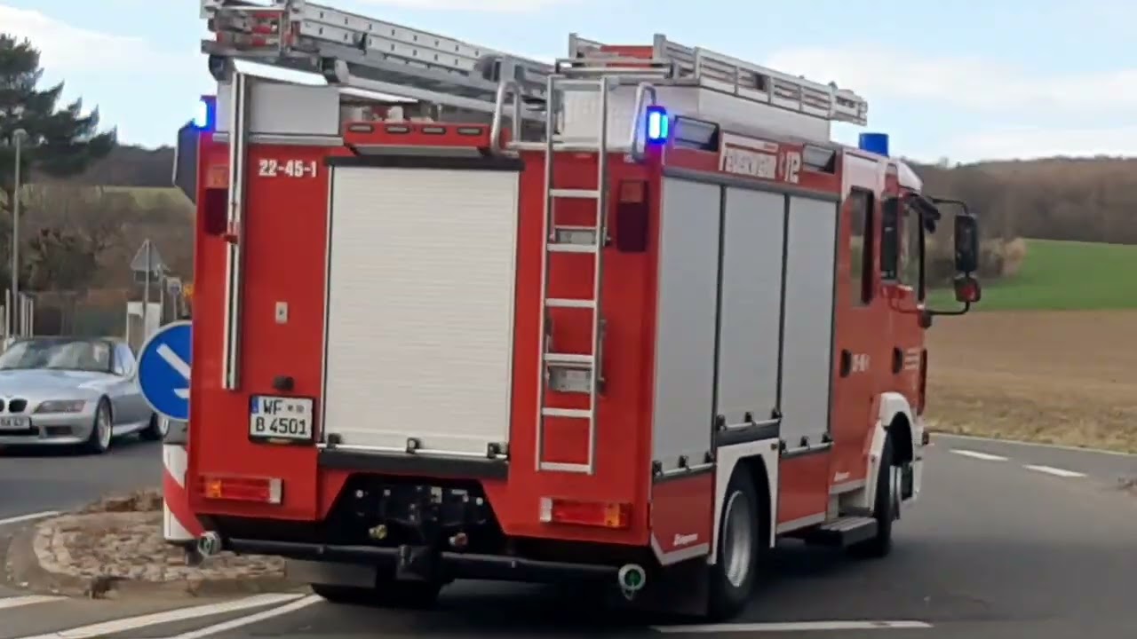 FF Börßum + ÖEL SG Oderwald + Streifenwagen Polizei Wolfenbüttel auf Einsatzfahrt zum H-VU-3Y 