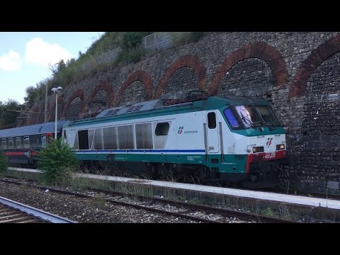 E402a.030 sull'ICN 35905 Milano C.le-Siracusa, in partenza da Ascea...
