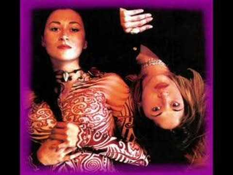 Entre Tu Cuaarto Y El Mio - Ella Baila Sola