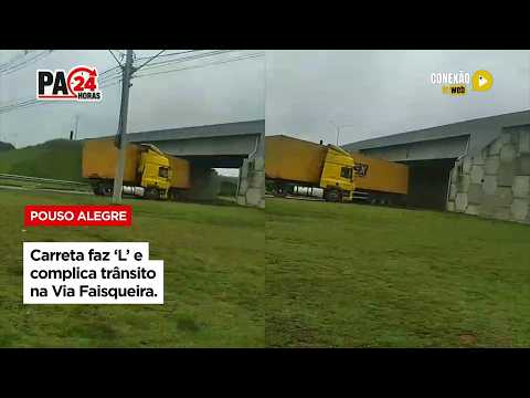 Vídeo: Carreta faz ‘L’ e complica trânsito na Via Faisqueira.