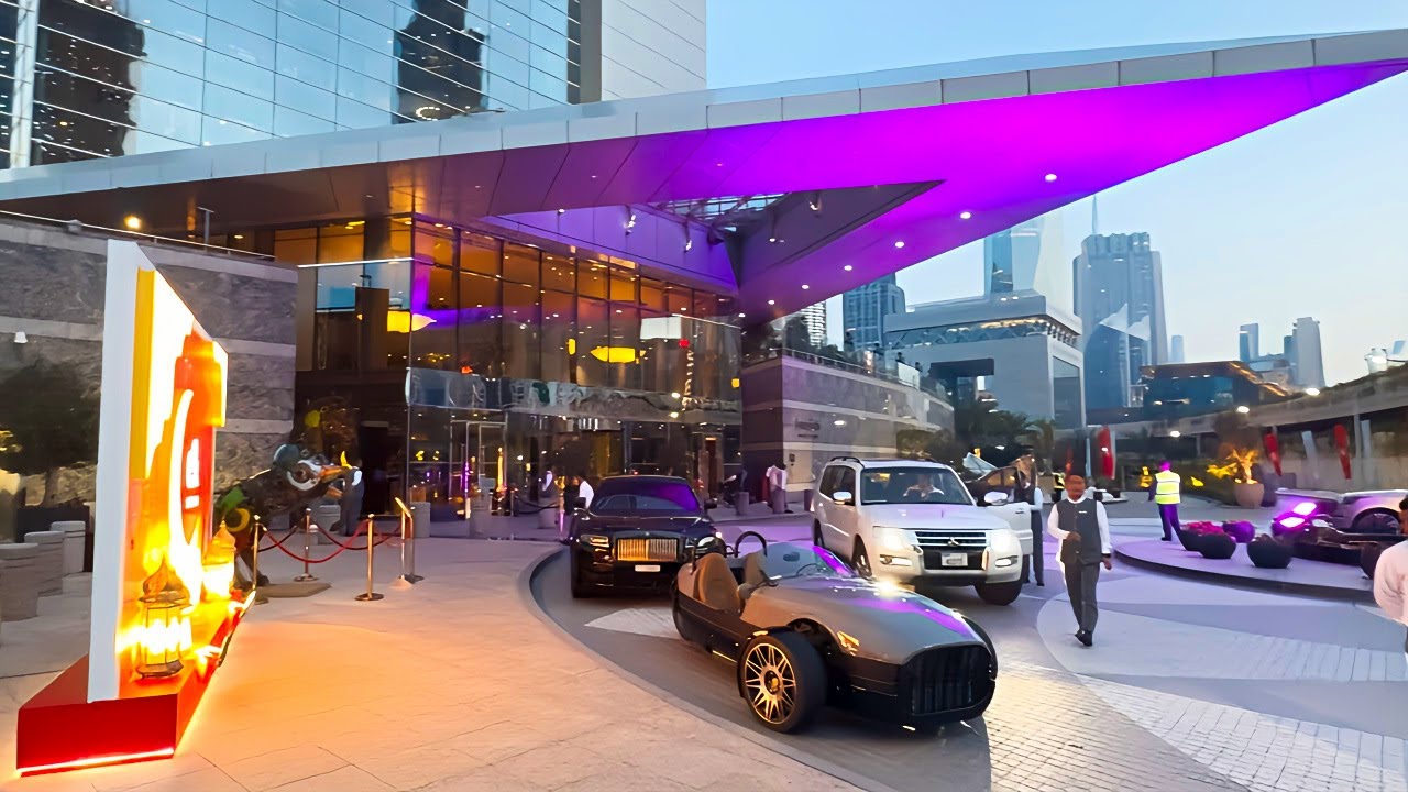 Embark on a virtual tour of Jumeirah Emirates Towers.