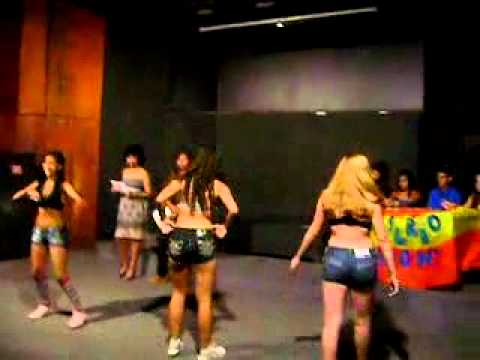 CIA DE TEATRO BATAN FAZENDO ARTE