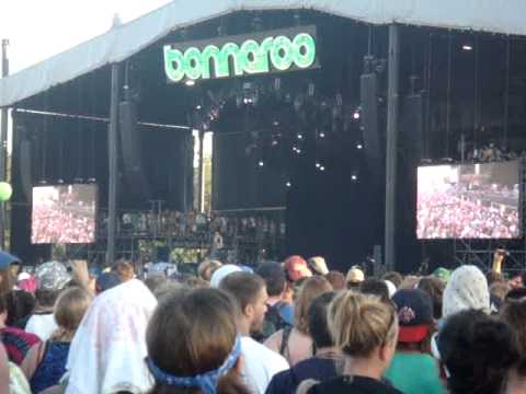 Snoop Dogg ~ Jump Around/Drop It Like It's Hot