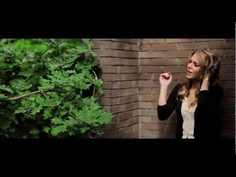 Nicolás Mayorca Ft. Nicole Natalino - Un Secreto Entre Los Dos (Video Oficial)