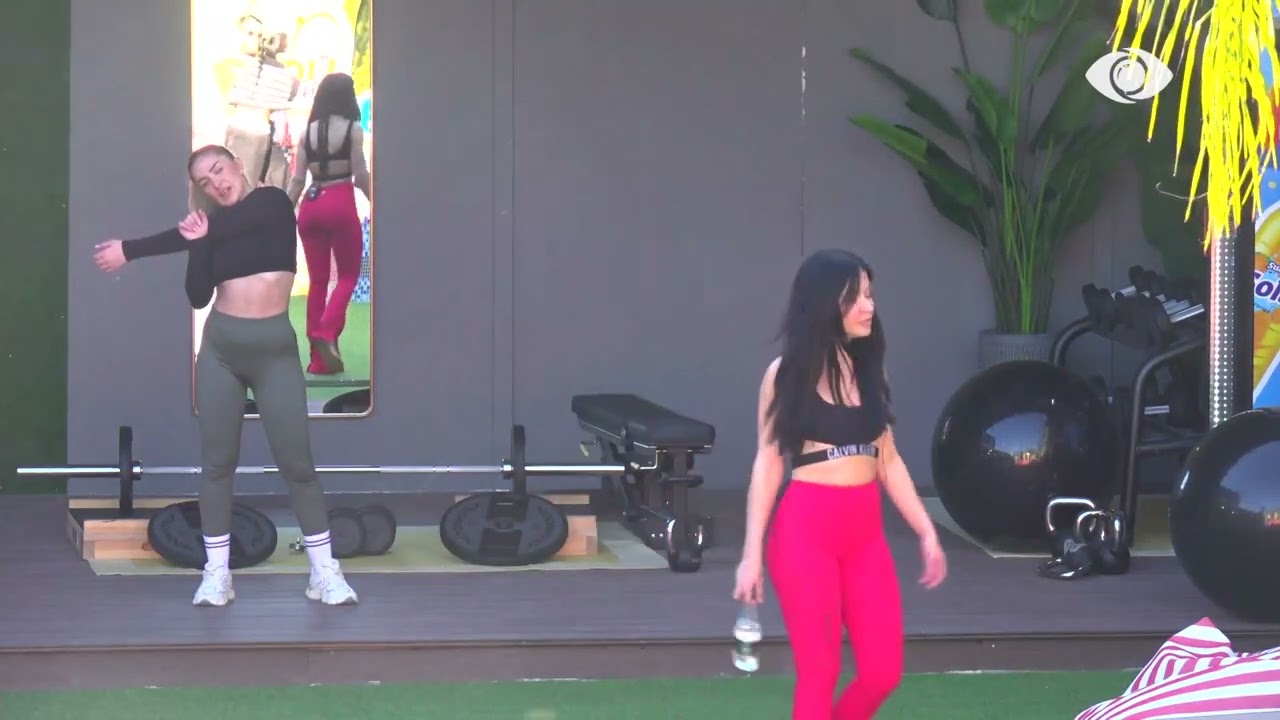 Super atmosferë në shtëpi, djemtë dhe vajzat këndojnë dhe stërviten - Big Brother Albania VIP 3