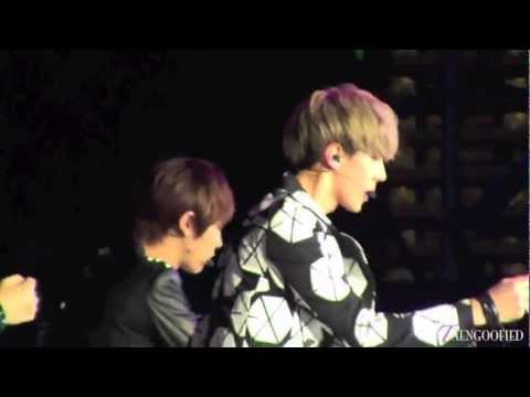 [FANCAM][HD] 121123 Kris (&Sehun) @ SMTOWN Singapore - MAMA