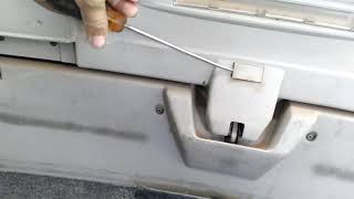 How to open dodge magnum rear hatch. Dead or no battery.