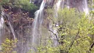 preview picture of video 'Naked Eye Travel - Plitvice Lakes: Discovering Veliki Slap'