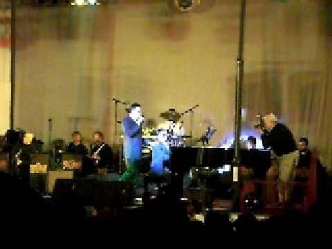 YU Chanuka Concert '07 - Baruch Levine & Yaakov Shwekey Duet (V'hoo)