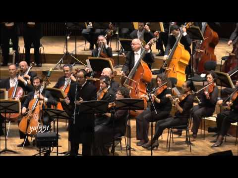 Cantor Zvi Weiss sings Umip'nei Chataeinu Y.  Rapaport