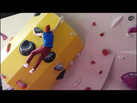 Bouldering training for the worldcup circuit - Sebastian Halene