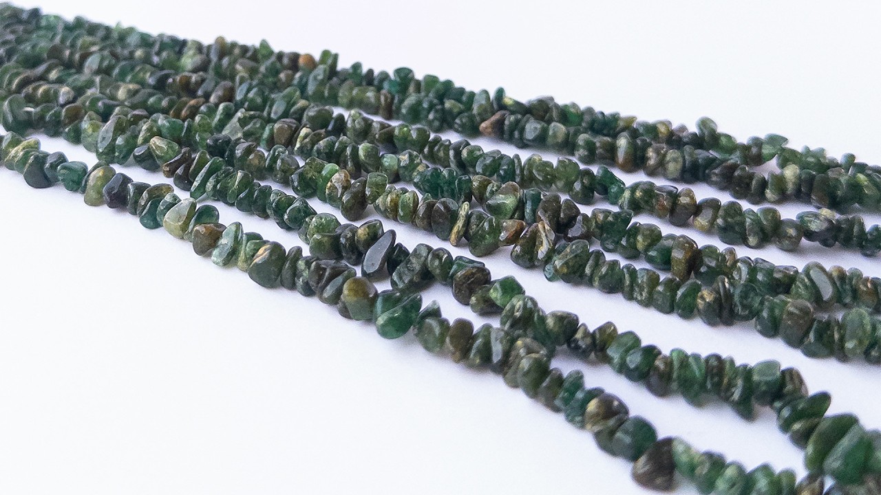 Aventurine | Chips & Nuggets | 5.5-6mm Bead Size | 22cm Strand Length video