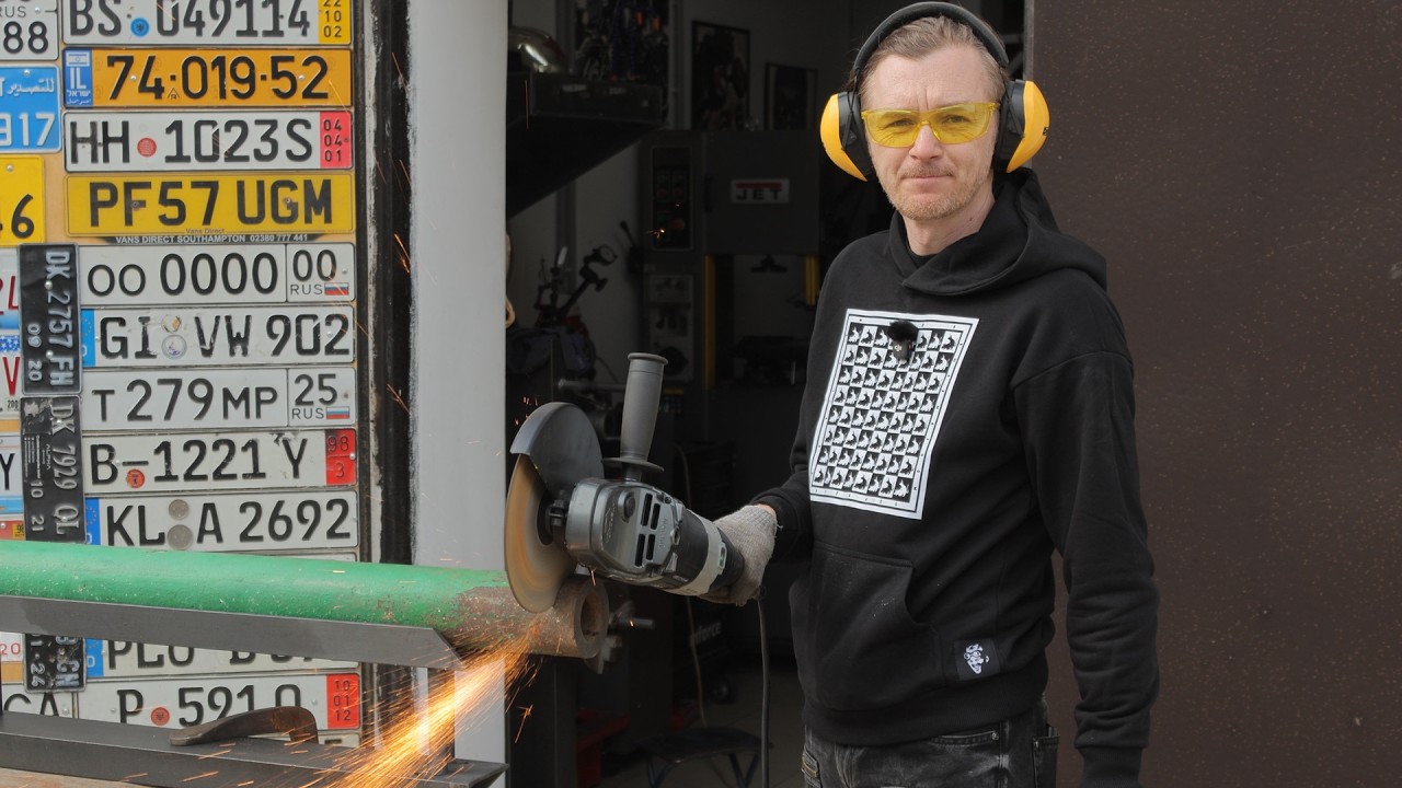 КАК РЕЗАТЬ ОТ СЕБЯ И НЕ ПОКАЛЕЧИТЬСЯ