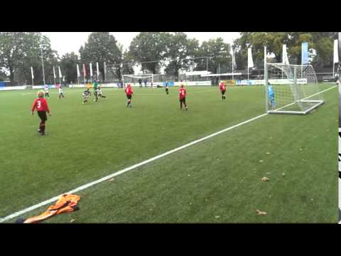 Leart Bekolli scoort volley  Sparta F1