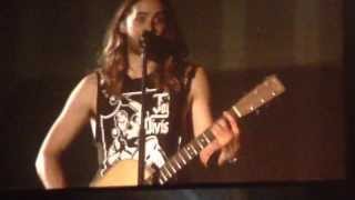 Jared Leto sings Alibi to cute child - Little Ivy - 30 Seconds to Mars Nottingham 21 November 2013