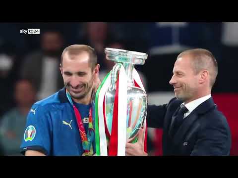 Euro 2020, Chiellini diventa gorilla come in Superquark