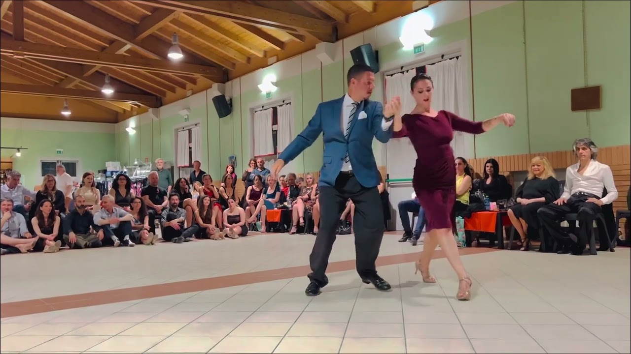 Show Barbara Carpino e Claudio Forte  @LaMaquinaTangueraCarrara Milongon al Fienile di Viareggio 4/5