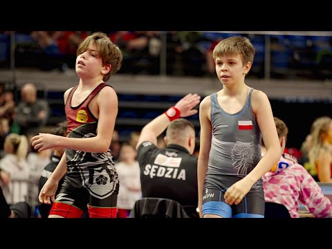 U15 Emanuel Velasco (SWE) vs Oliwier Leonarczyk (POL) 41kg. Greco-roman boys youth wrestling. B-cam