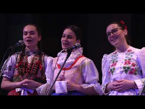 STRÁŽNICE-Z vystoupení cimbálové muziky Purkyňova gymnázia Strážnice při Koncertu pro Ukrajinu (2.)