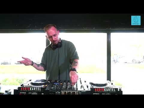 The Blue Oyster: Mi_os / 29.04 / 18 - 19