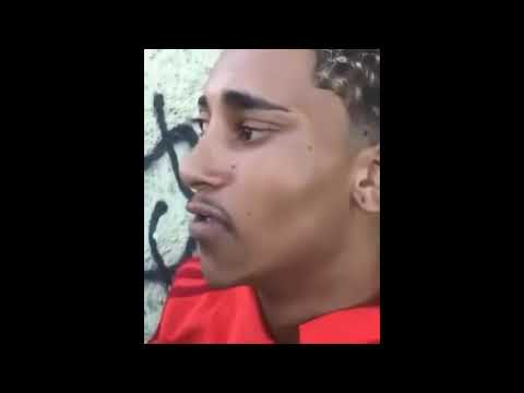 Mc poze dando palinha do novo hit. Bugado