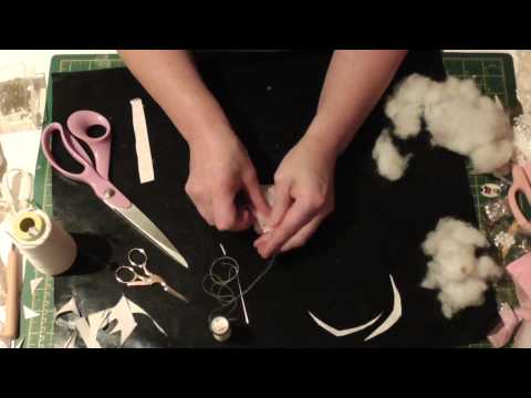 Mini handmade fabric pincushion tutorial